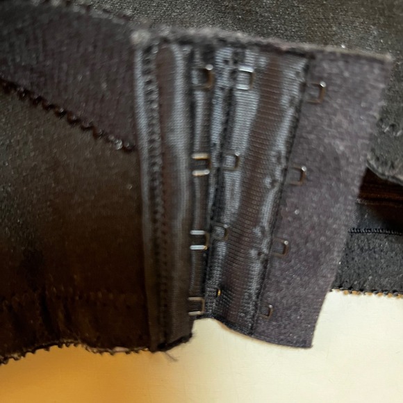 Bundle of 2 38G Plus Bras Floral Satin Full Coverage Comfort Black Beige Playtex - Picture 9 of 11